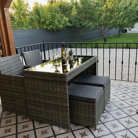 Vörösmarty Apartamento *