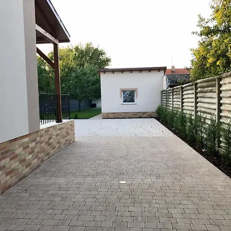 Vörösmarty Apartamento *