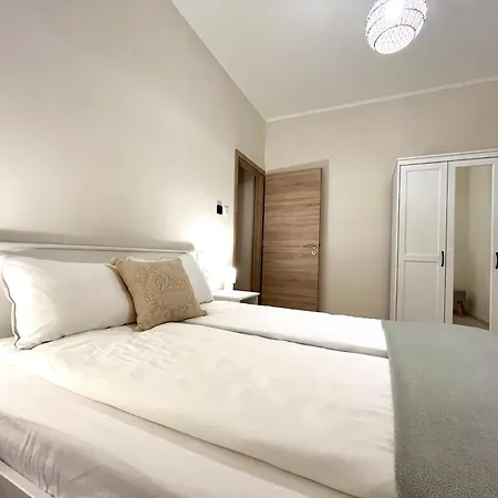 Vörösmarty Apartamento *