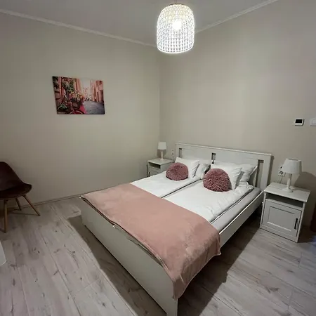 شقة Voeroesmarty Apartmanhaz Makó