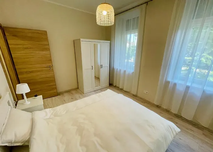 Voeroesmarty Apartmanhaz דירה מאקו