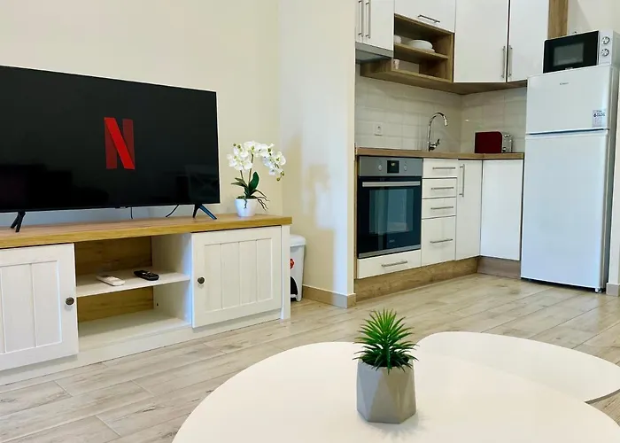 Voeroesmarty Apartmanhaz * מאקו