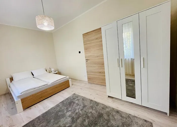 Voeroesmarty Apartmanhaz דירה מאקו