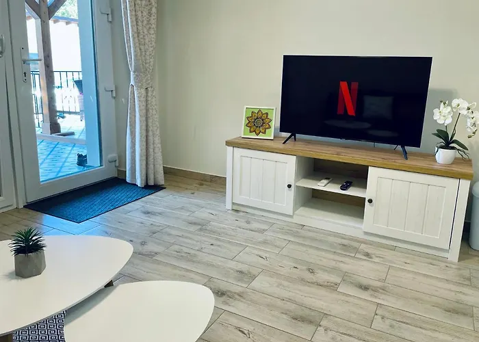 Voeroesmarty Apartmanhaz דירה