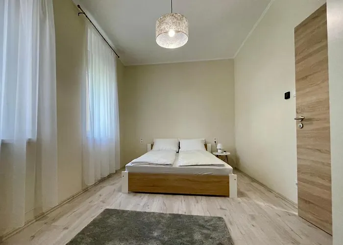דירה Voeroesmarty Apartmanhaz *
