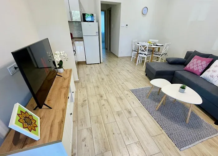 Voeroesmarty Apartmanhaz מאקו