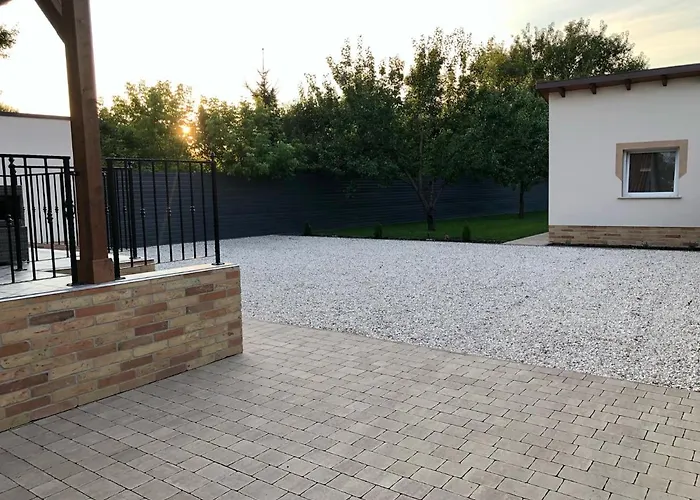 Voeroesmarty Apartmanhaz דירה
