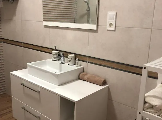 Voeroesmarty Apartmanhaz * מאקו